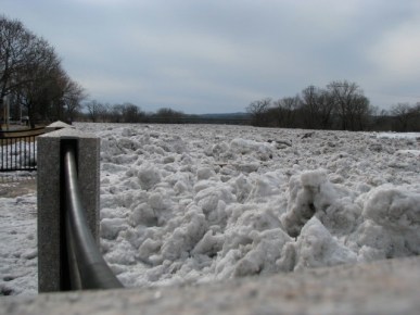 icejam08mar09rail2