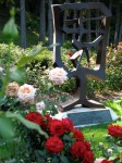 candid shot of Yuan sculpture – Schenectady Rose Garden&nbsp;03Aug09
