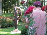 Yu Chang snapping Yuan Sculpture – Central Park Rose Garden, Schenectady&nbsp;03Aug09
