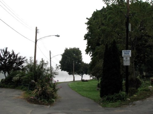 welcome to a foggy Riverside Park - 8 AM - 21Sep09