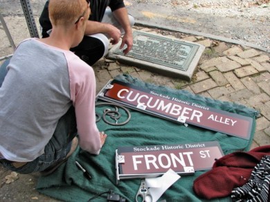 Stockade Historic District Signs - Cucumber Alley & Front St. - with Beth Petta 10Sep09