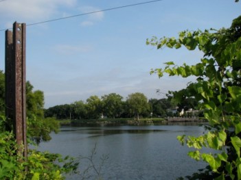the view from the Washington Ave. deadend, Scotia NY looking eastward 07Sep09