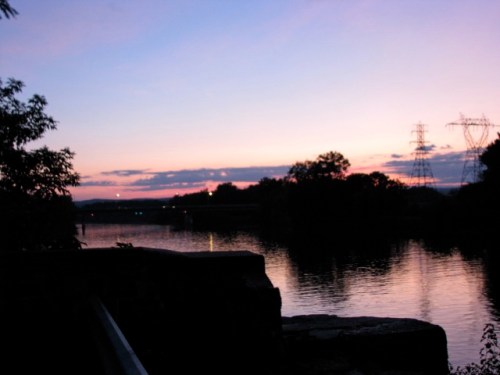 Sunset from the Washing Avenue deadend, Schenectady Stockade 08Sep09
