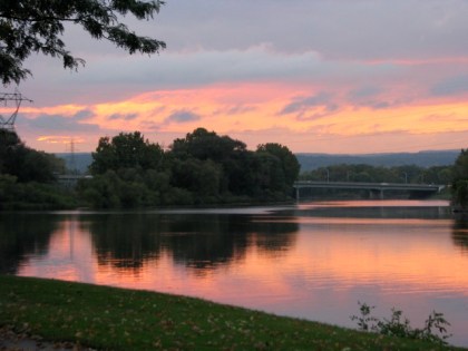 Mohawk River Sunset from eastern end of Riverside Park - 03Oct09