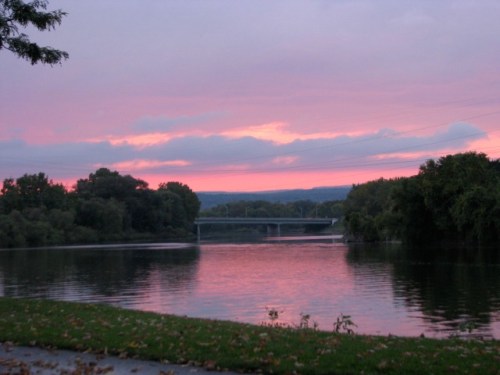 swingset sunset - middle phase on the Mohawk from Riverside Park kiddie lot - 03Oct09