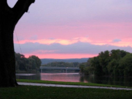 swingset sunset - last phase - from eastside of Riverside Park - 03Octo09
