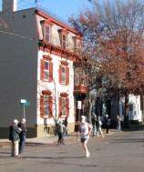 lone runner passes Lawrence at Front & N. Ferry Sts. - Stockade-athon 2009