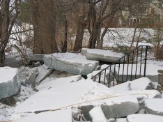 ice floes at rear of 1 Cucumber Alley looking toward the yard of 16 Washington Ave. along the Mohawk in the Stockade - 03Feb2010