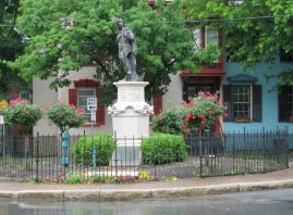the statue of Lawrence the Indian back on his base - Schenectady Stockade - 22May2012