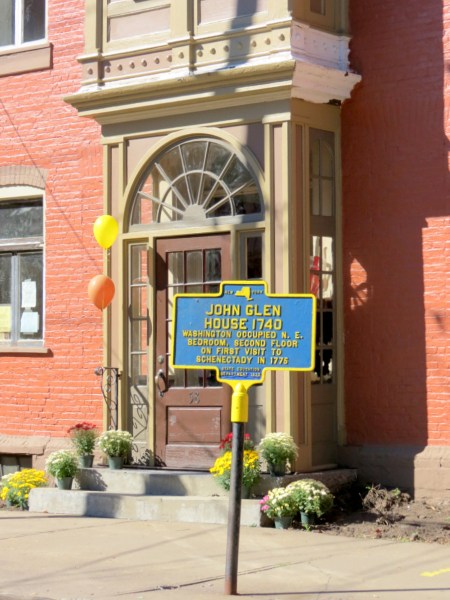 entry of 58 Washington Ave. - 2013 Stockade Walkabout - 28Sep2013