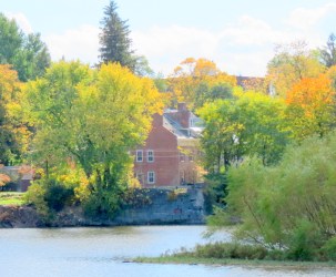 Burr Bridge Abutment at end of Washington Ave. in the Schenectady NY Stockade 17Oct2013 fromScotia17Oct2013-SchdyAbutCayu