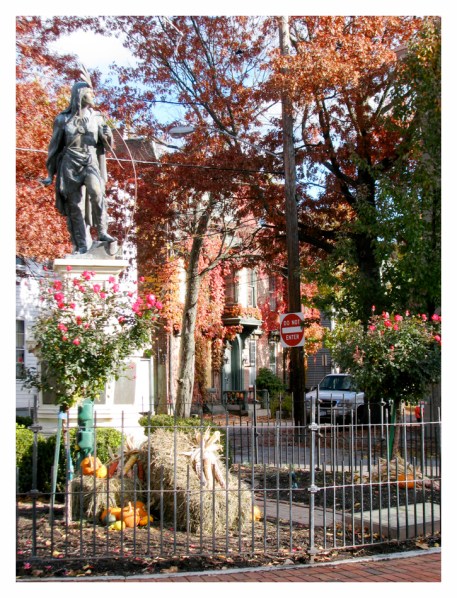 Lawrence Statue prior to arrival of 2010 runners