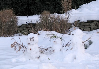 snowmen10dec09pettawall