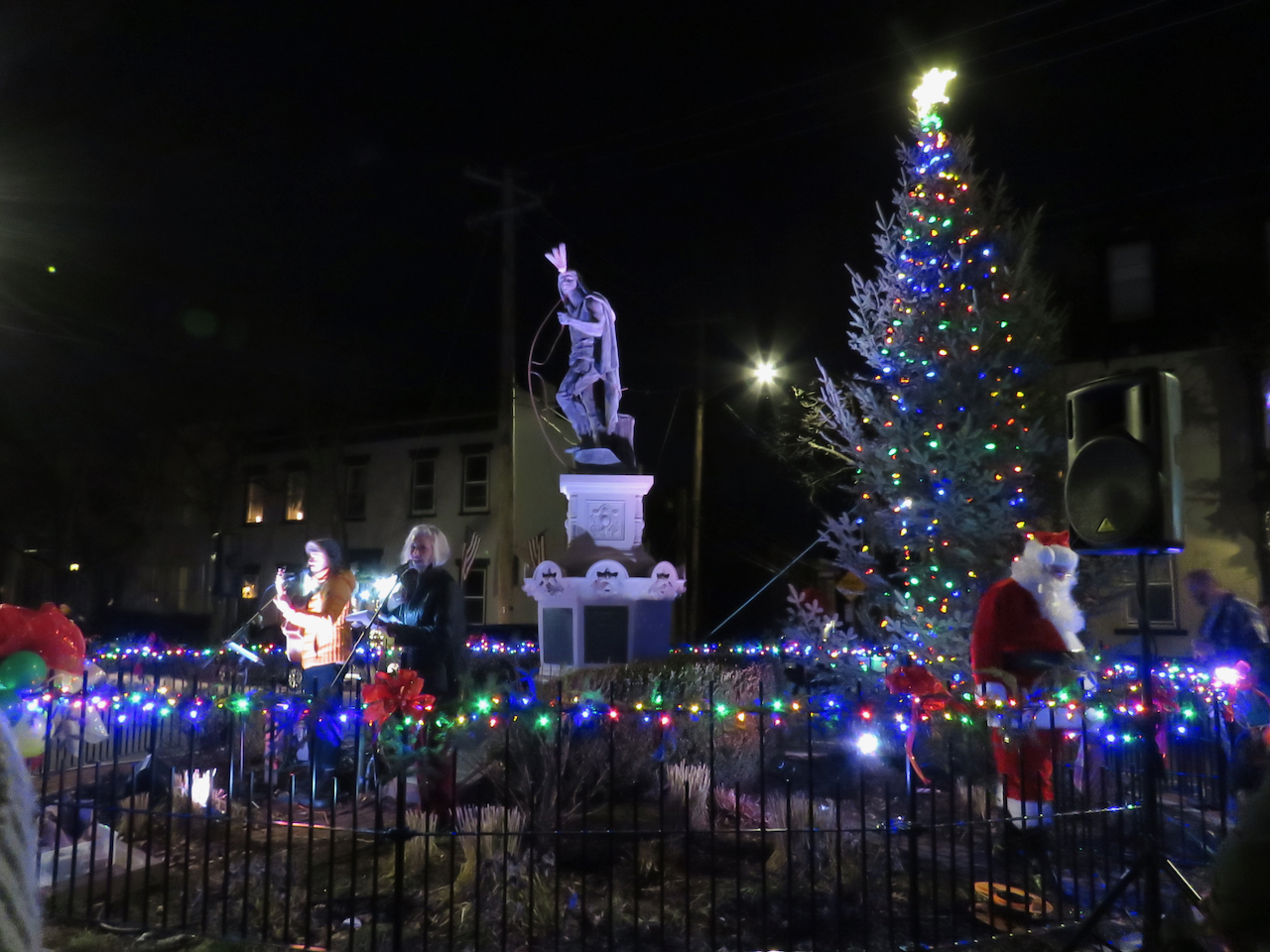 Tree2-JustinLawrenceLitTreeSanta